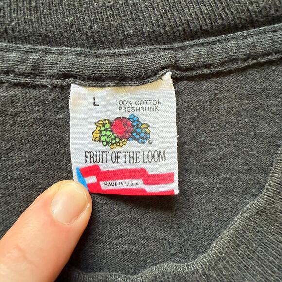 Vintage 1990 Graphic T-Shirt – Fruit of the Loom Made in USA Single Stitch - Picture 4 of 6